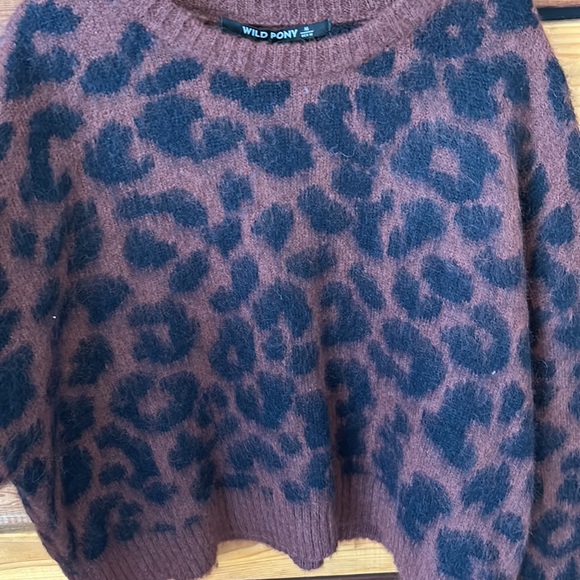 Hudson Bay Wild Pony Sweater - Picture 3 of 3